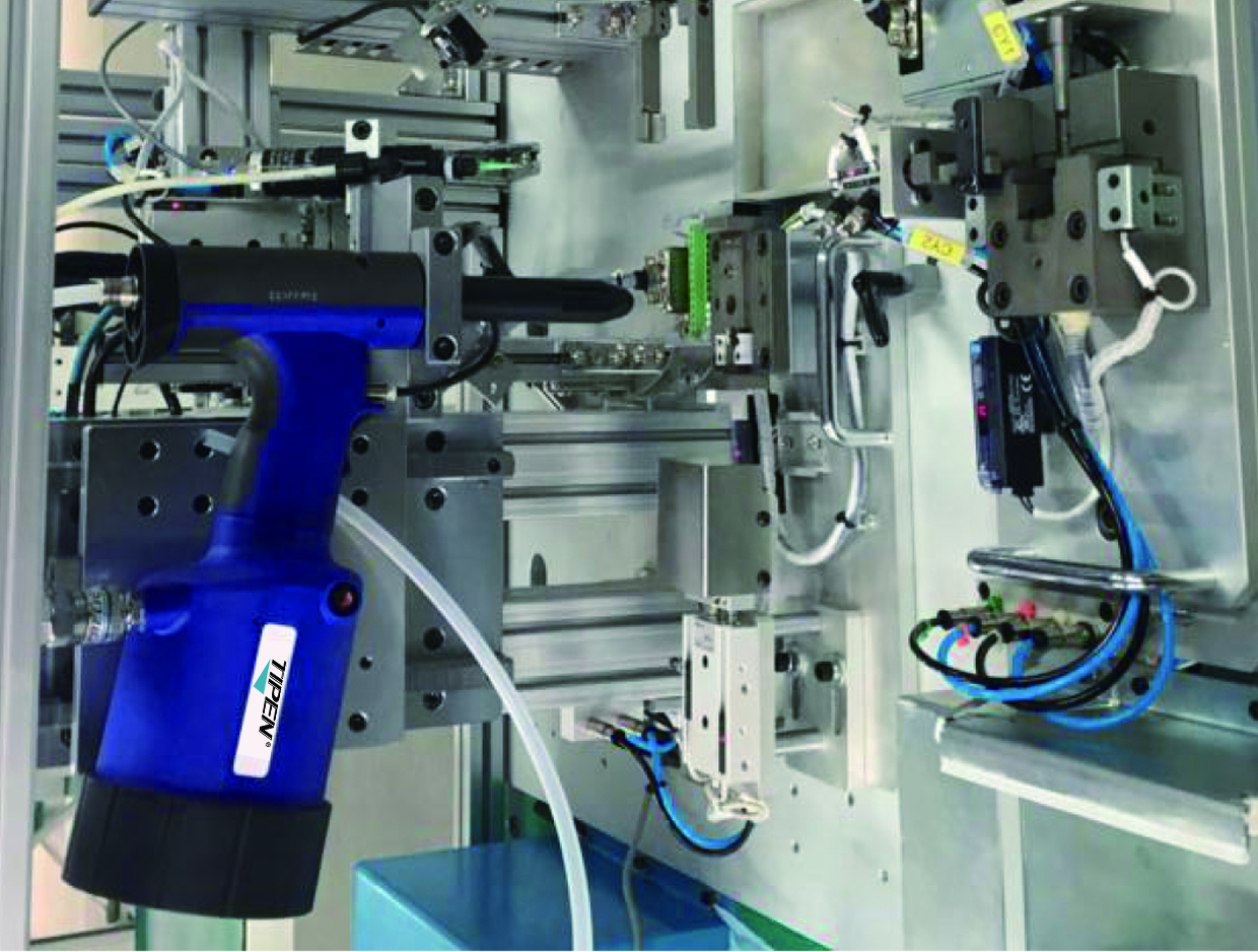 全（quán）自動鉚接機