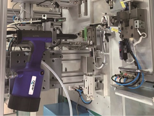 全自動鉚接設備圖片展示 全自(zì)動鉚接設備圖(tú)片展示